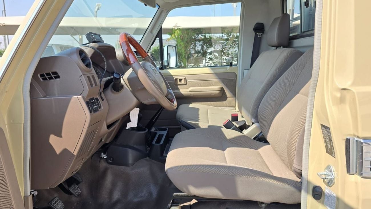 تويوتا لاند كروزر بيك آب TOYOTA LC79 6x6 SINGLE CABIN 4.0L MT  2015 MODEL YEAR BEIGE