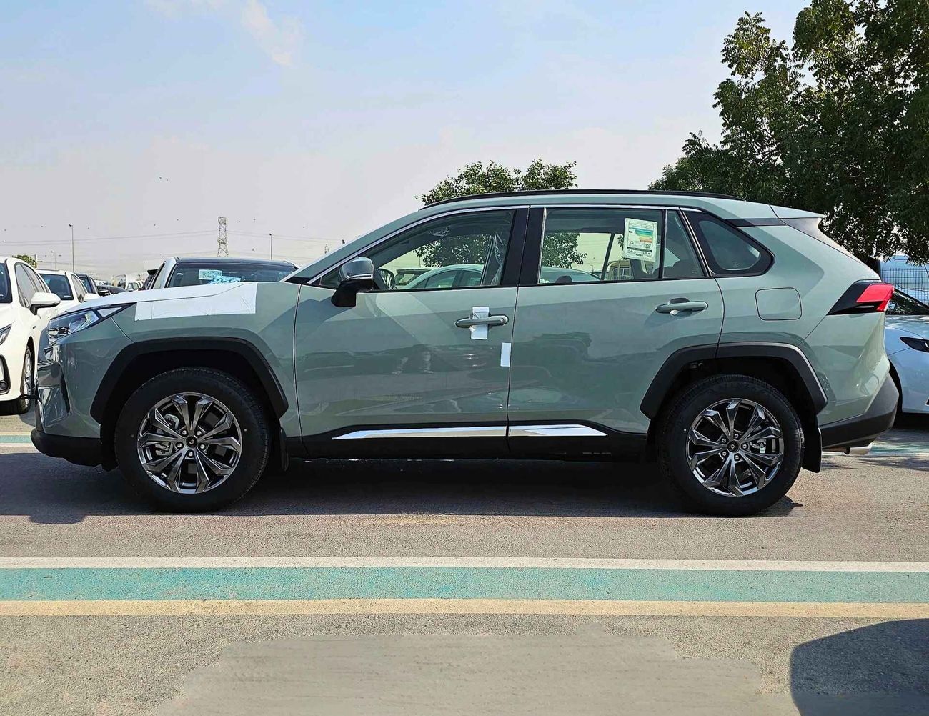 تويوتا راف ٤ Limited | 2.5L Petrol | Full Option With Sunroof | MY2024