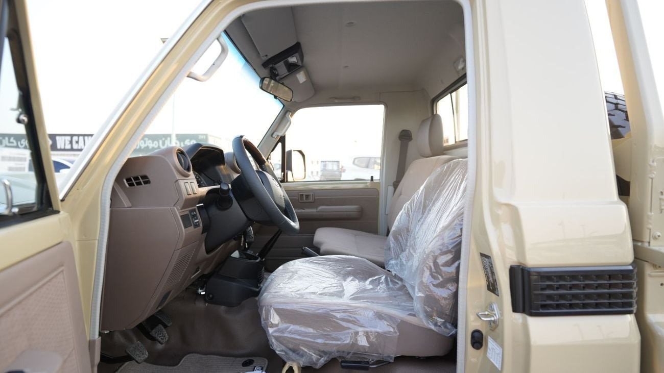تويوتا لاند كروزر بيك آب Std 4.0L Double Cab Utility 4WD