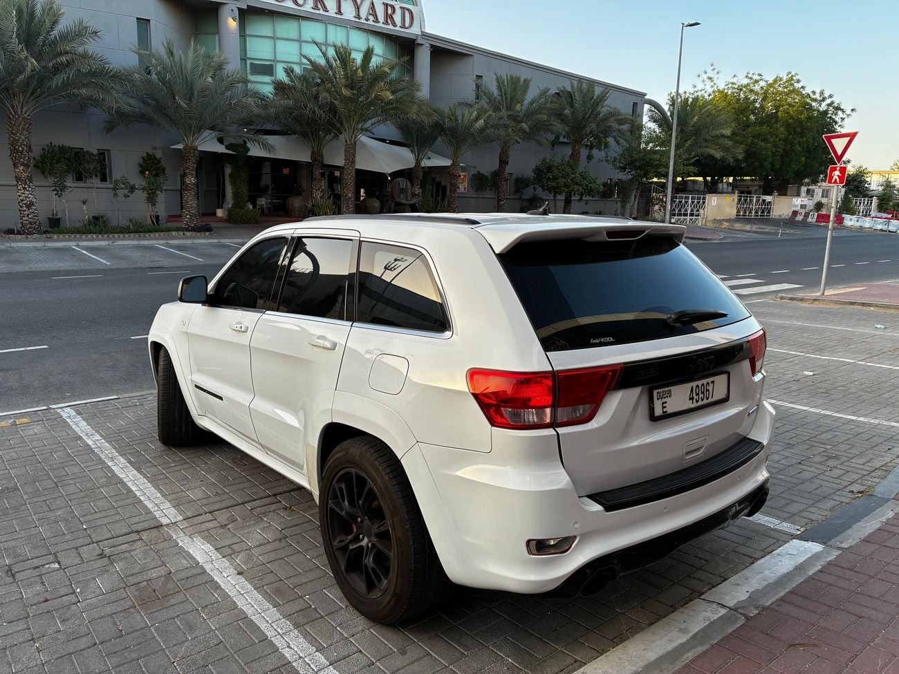 جيب جراند شيروكي SRT8