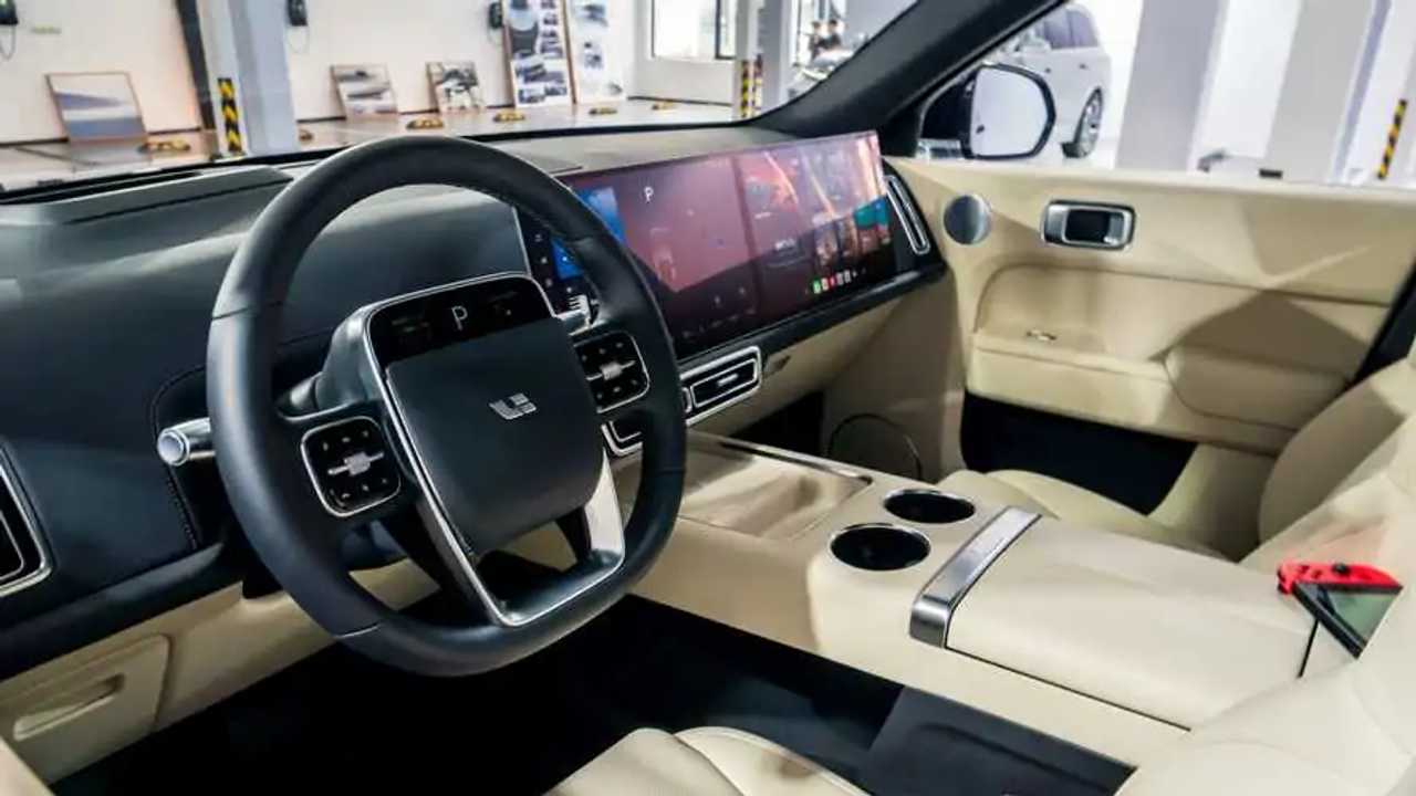 لي اوتو L9 interior - Cockpit