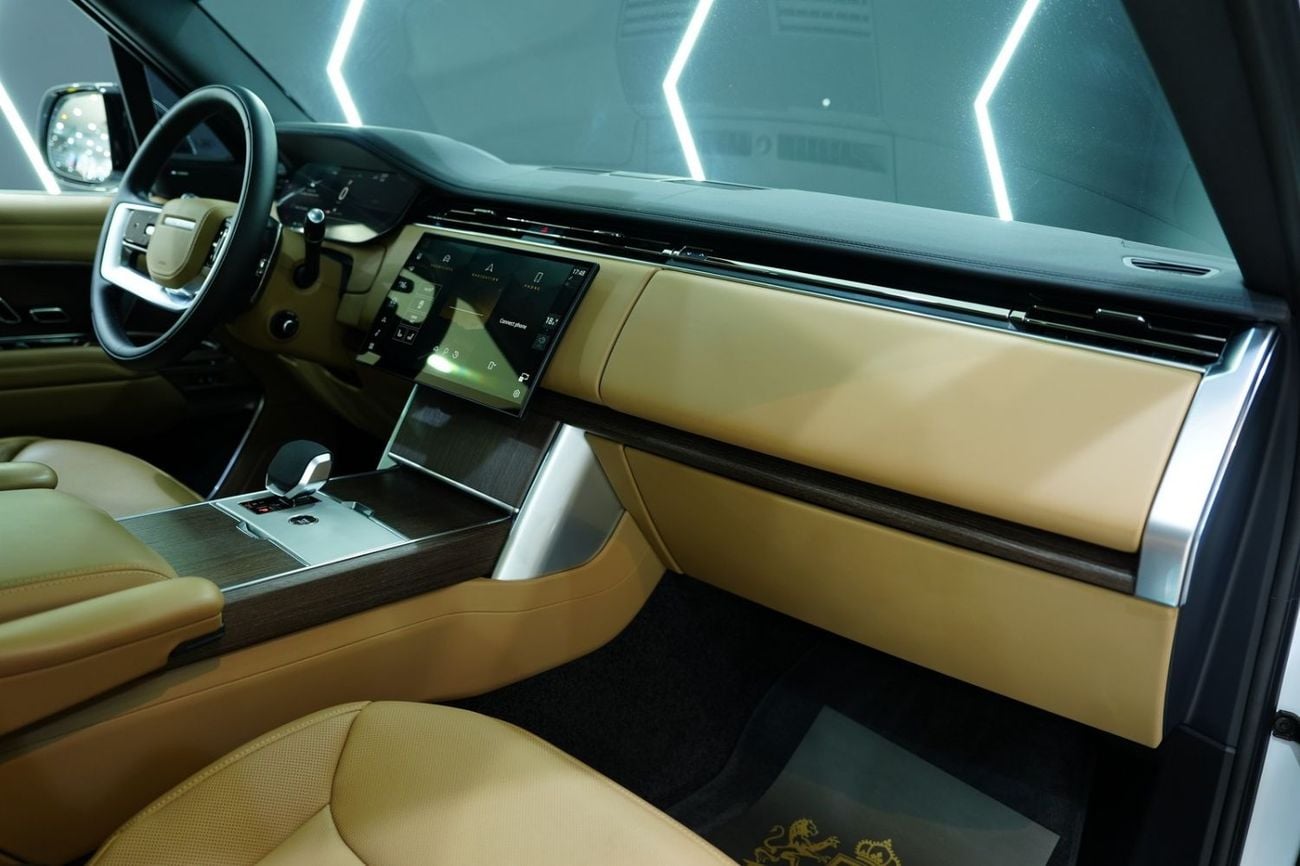 لاند روفر رينج روفر SE P400 2025 Range Rover Vogue P400 SE LWB, 7-Seater, Deployable Side Steps, Panoramic Roof!!