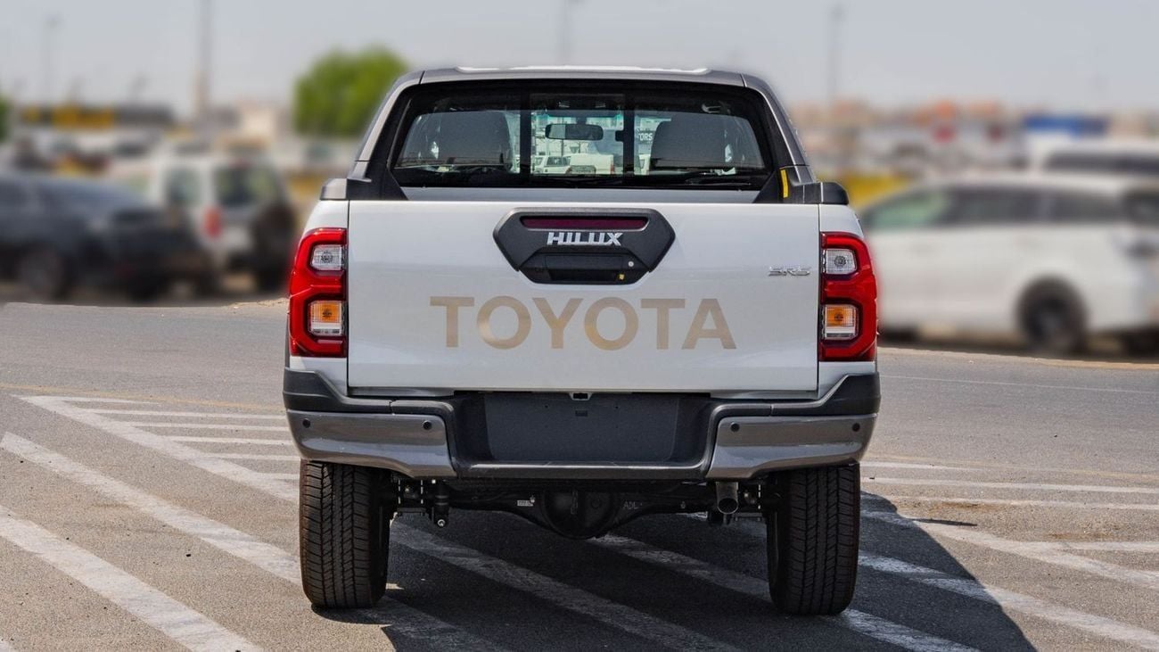تويوتا هيلوكس SR5 2026 Toyota Hilux Adventure 4.0L AT Petrol (White)