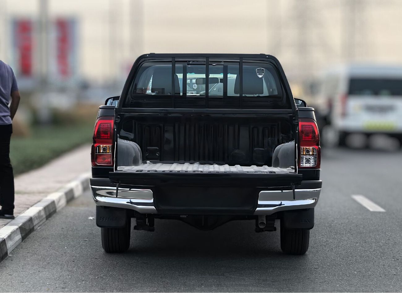 تويوتا هيلوكس TOYOTA HILUX 2.7L PETROL RWD  MANUAL TRANSMISSION