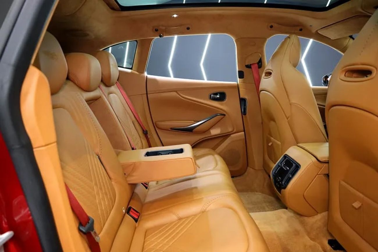 أستون مارتن DBX 550