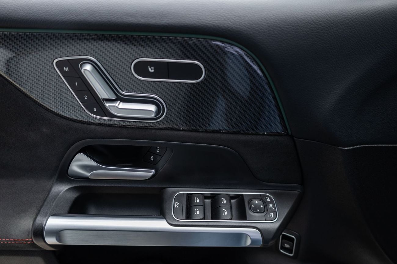 مرسيدس بنز GLB 35 AMG 4MATIC 2.0L (302 HP)