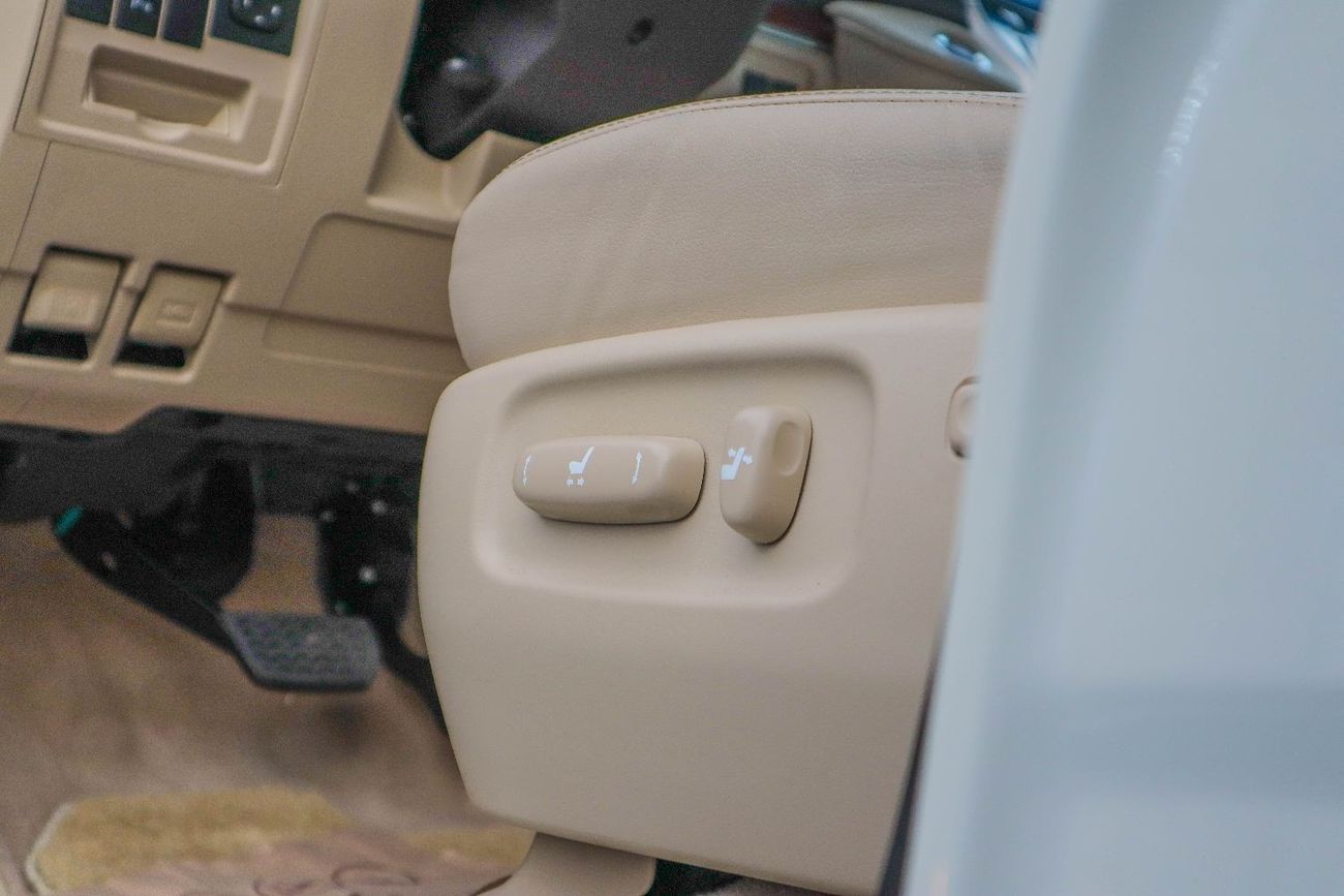 Toyota Land Cruiser Toyota Land Cruiser VXR white Edition 5.7L V8 2018