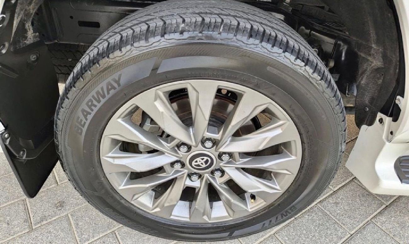 Toyota Land Cruiser GXR 2022 Model 3.3L Engine Full Option GCC Specification