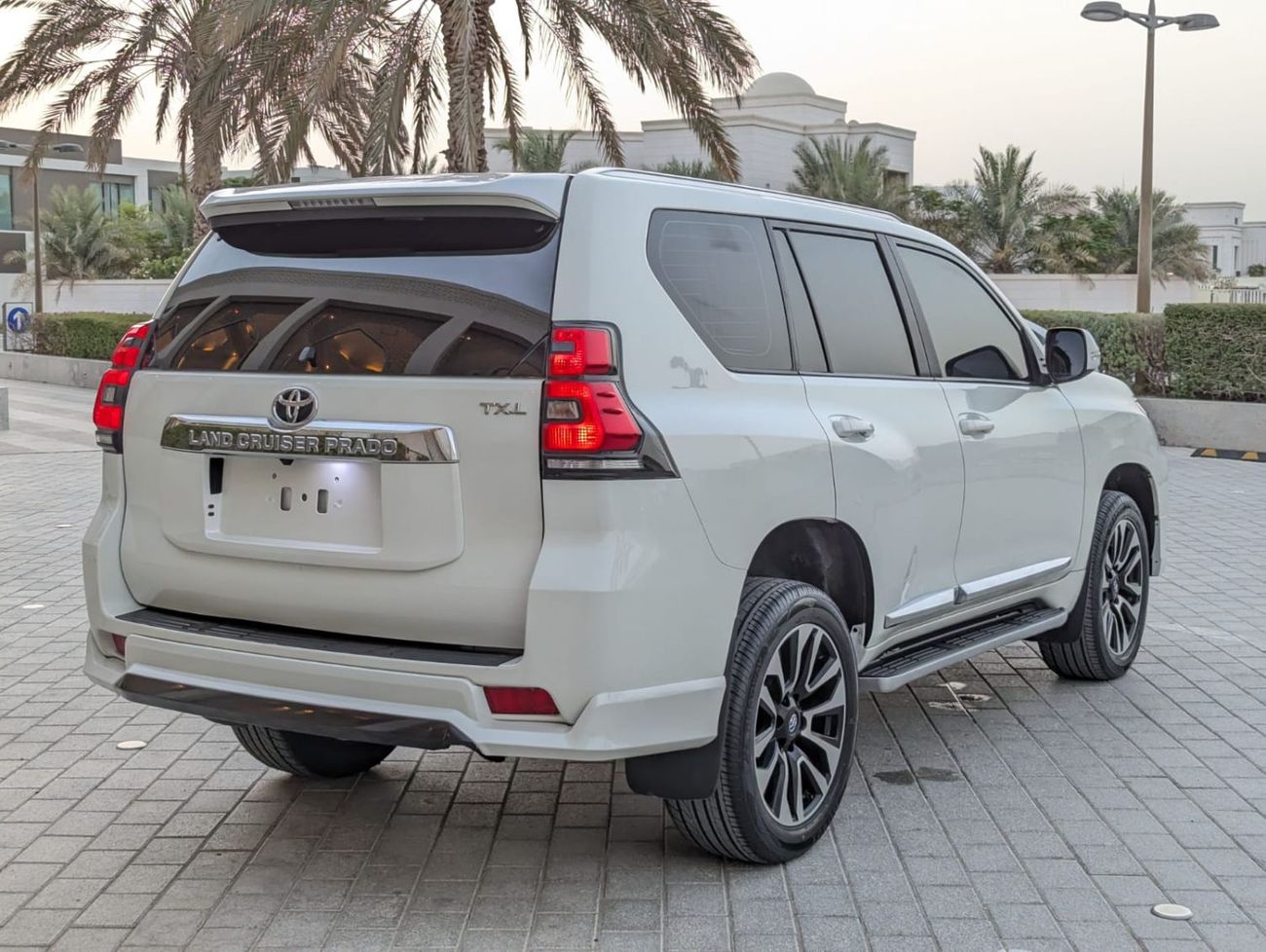 تويوتا برادو Toyota Prado 2018 diesel white LHD 7 seats automatic gear