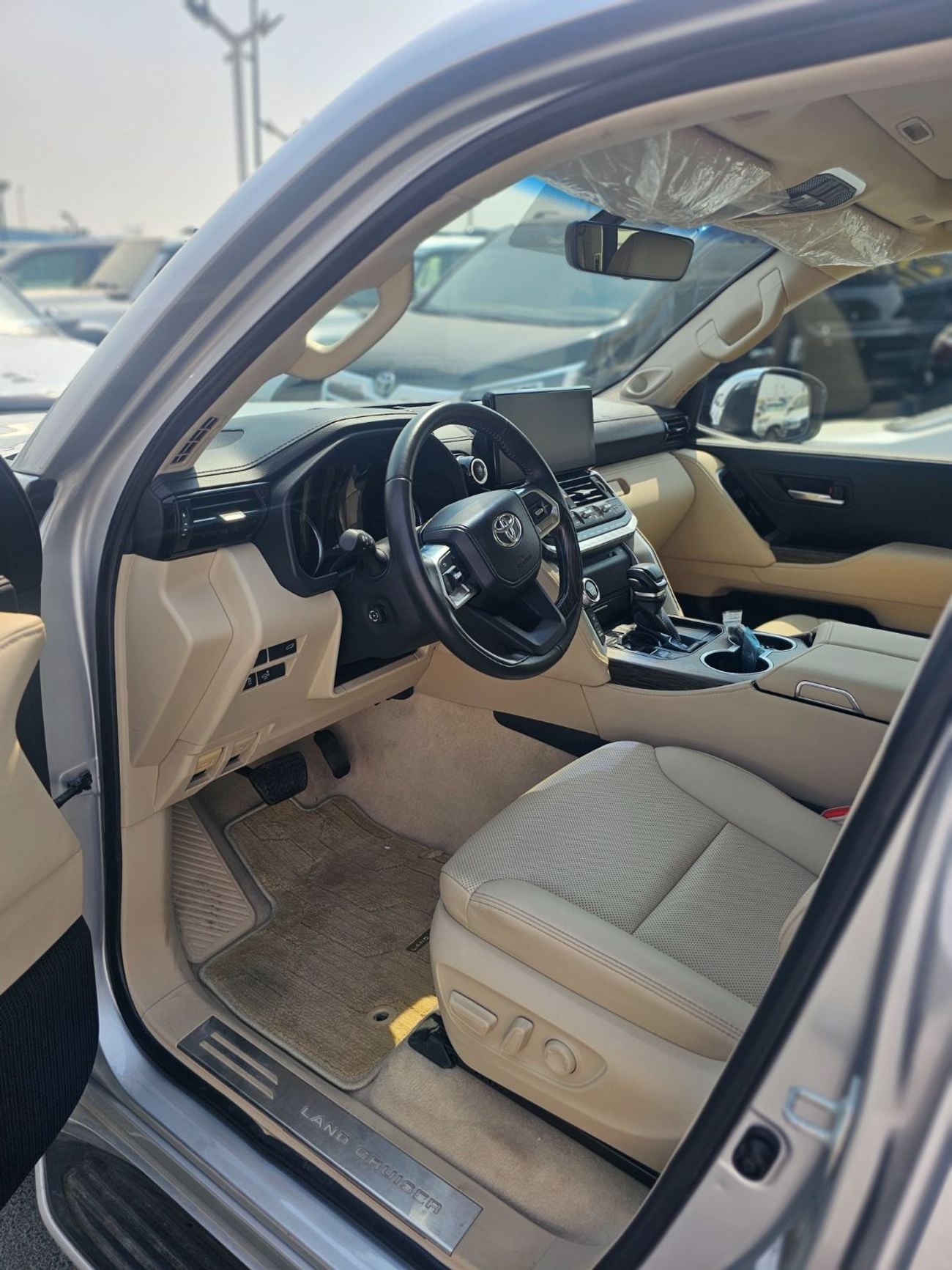 Toyota Land Cruiser VX LHD 3.5L Twin-Turbo V6 Petrol Engine Automatic transmission 4WD 7 Seats 5 Doors