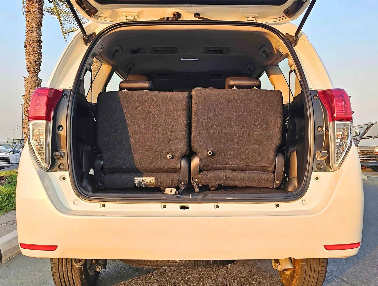 Toyota Innova V4 2.7/ GCC 7 SEATS/ LEATHER/ LOW MILEAGE / 592 MONTHLY / LOT# 15597