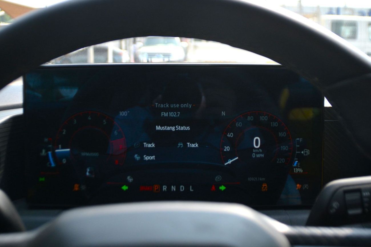 Ford Mustang EcoBoost 2.3L Coupe A/T BEAUTIFUL YELLOW MUSTANG