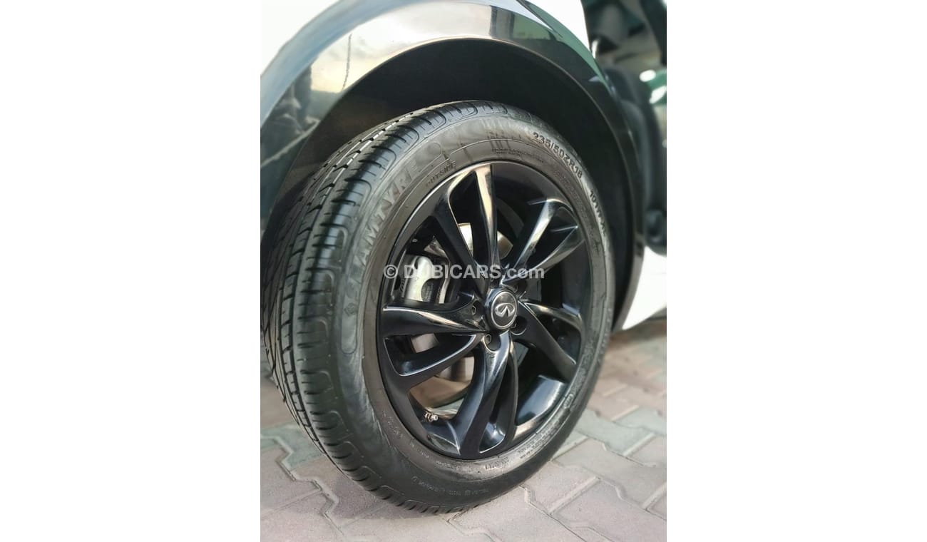 Infiniti Q30 Comfort