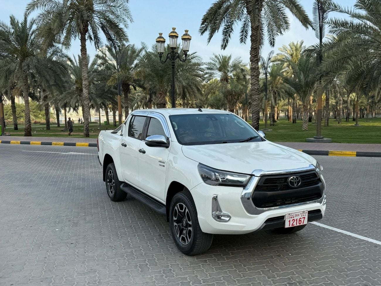 Toyota Hilux SR5 shape