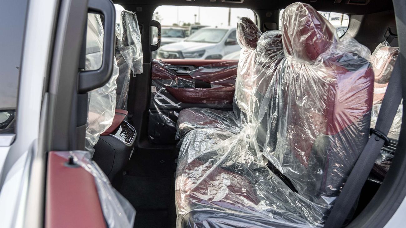 نيسان باترول 2026 Nissan Patrol SE Platinum 3.8L AT Petrol (White-Red) Black Roof (Export Only)