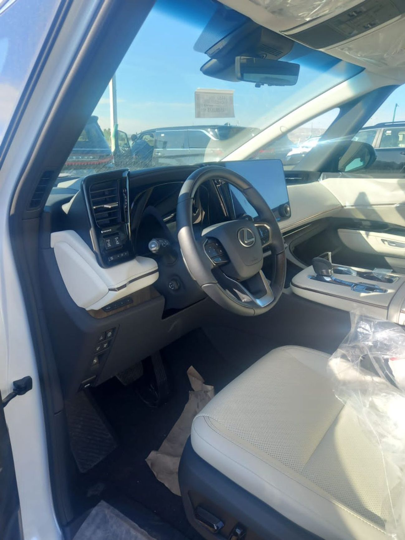 Lexus LM 350h HYBRID 7 SEATER AUTOMTIC TRANSMISSION ( FOR RE EXPORT ONLY )