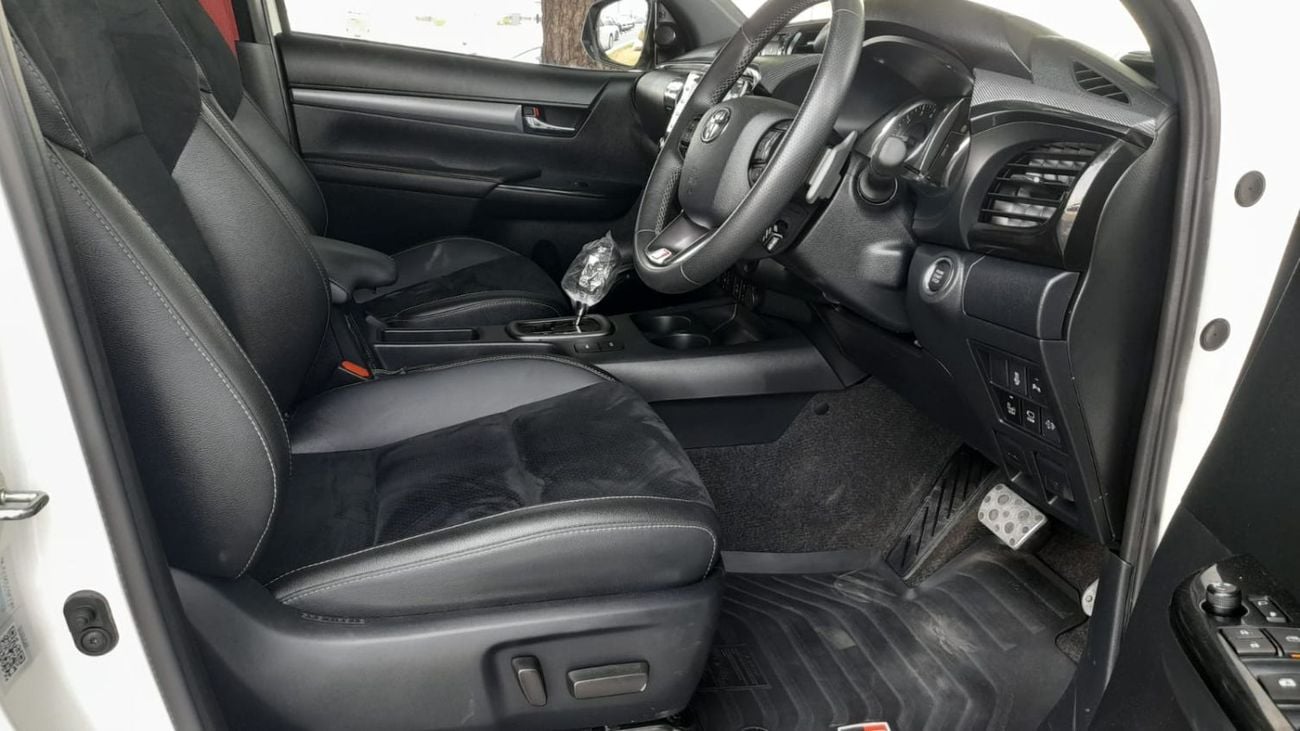 Toyota Hilux GR Sport 2.8L Right-Hand drive Sport 2.8L