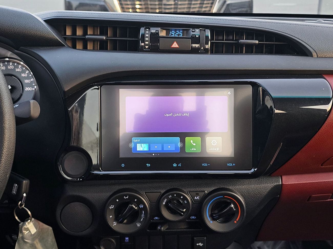تويوتا هيلوكس  Toyota Hilux Single Cabin 2.4L diesel turbo M/T 2*4 White Color 2026 Model