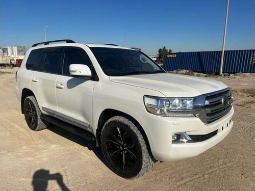 تويوتا لاند كروزر Diesel 4.5 Liter Right Hand Drive SAHARA Sunroof Cool Box Leather Power Seats