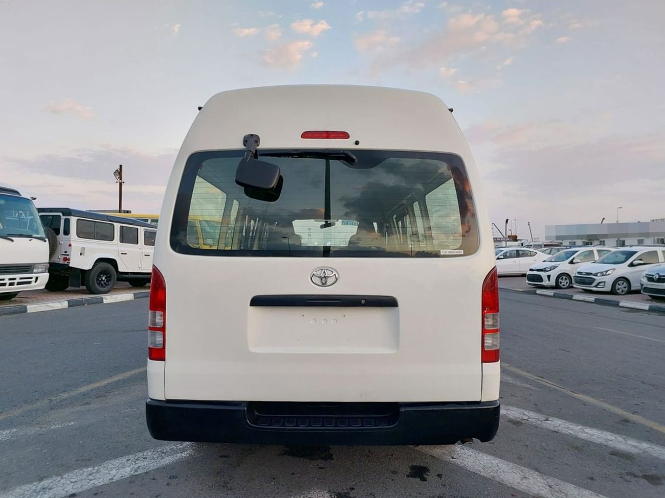 تويوتا هاياس TOYOTA HIACE VAN RHD 2015 MODEL 3.0 L DIESEL AUTOMATIC(PM16208)