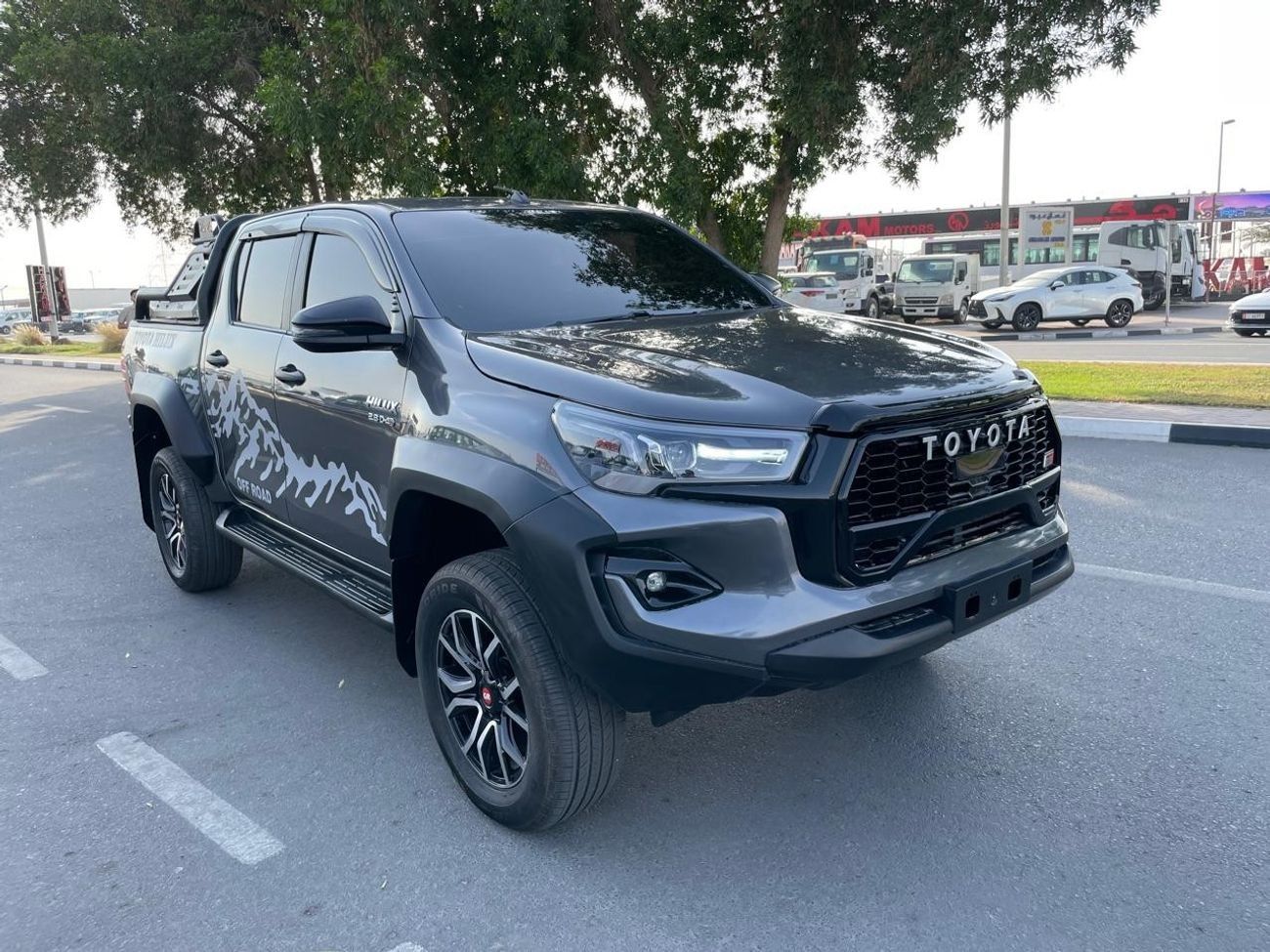 تويوتا هيلوكس diesel 2.8 liter automatic right hand drive leather seats with back camera