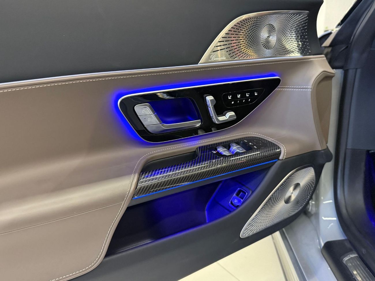 مرسيدس بنز SL 63 AMG 2023 SL63 AMG -Full Service History available - Mint Condition -Carbon Interior and Exterior