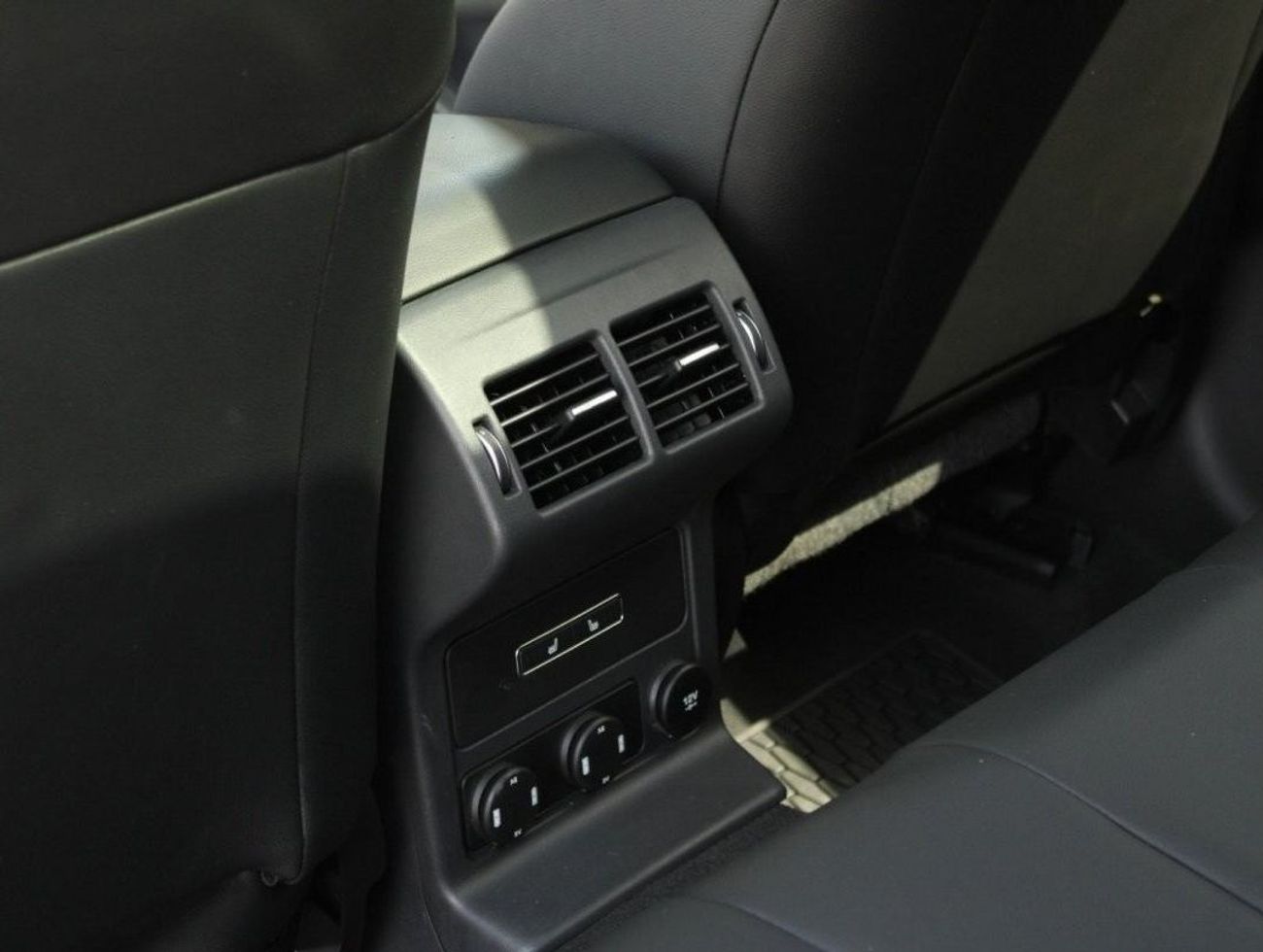 جاكوار F بيس SE