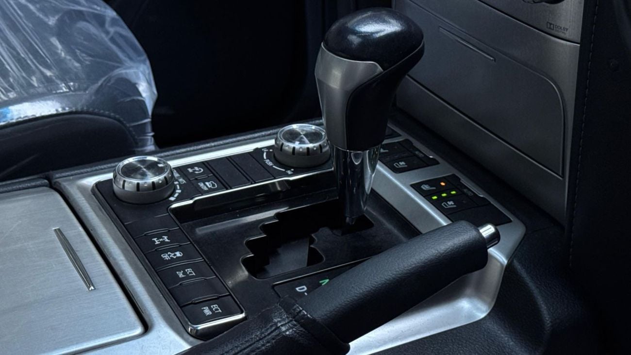 Toyota Land Cruiser Diesel 4.5 Liter L C SAHARA Right Hand Drive  4 Cameras