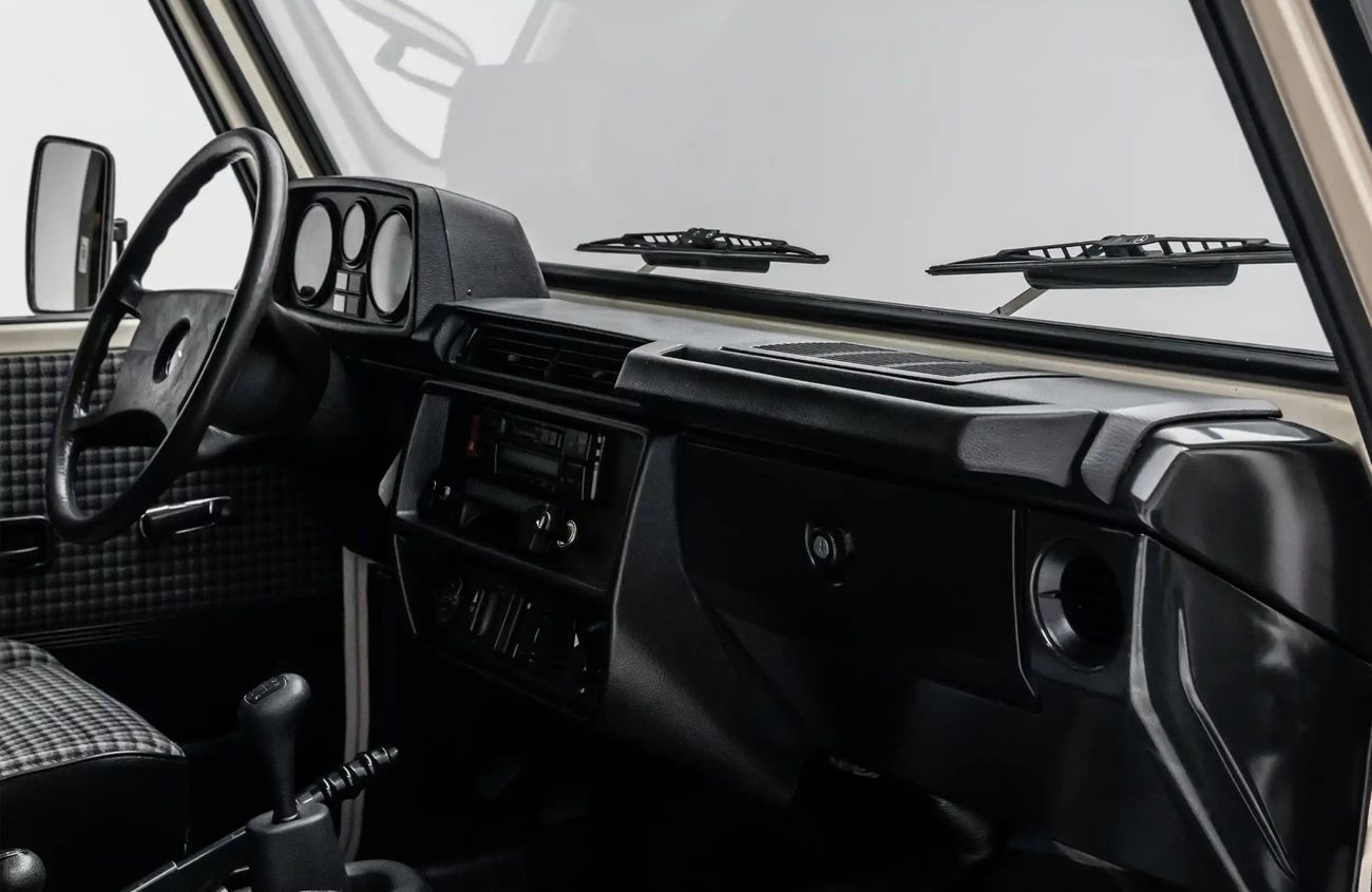 مرسيدس بنز 280 2.7L I-6 Naturally Aspirated Engine