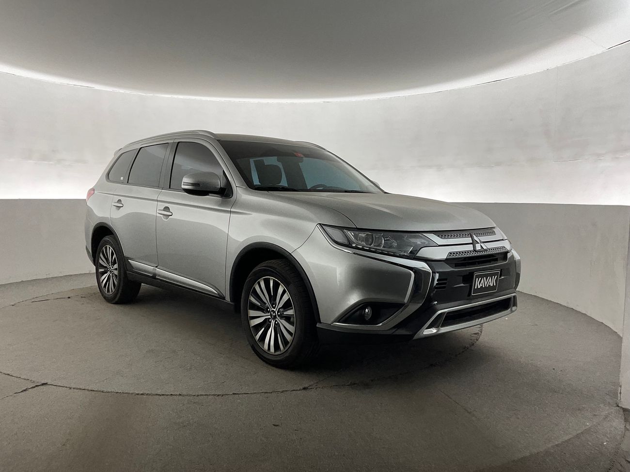 ميتسوبيشي آوتلاندر GLX Midline | National Day Celebration | شامل الضمان | 0 ﺪﻔﻋﺓ ﺃﻮﻟﻯ