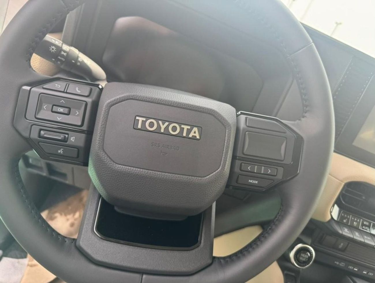 تويوتا برادو 2.7L PETROL LIMITED 2024