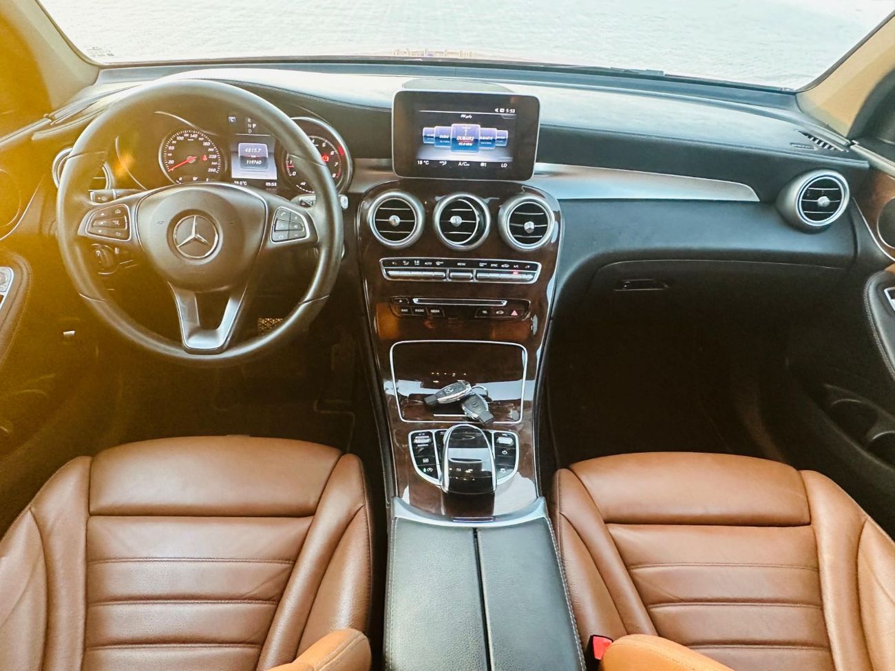 مرسيدس بنز GLC 250 4MATIC 2.0L