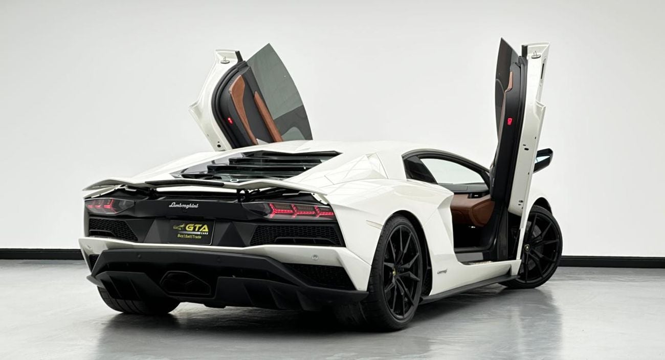 Lamborghini Aventador 2017 Lamborghini Aventador S Coupe, Lamborghini Service History, Excellent Condition, GCC
