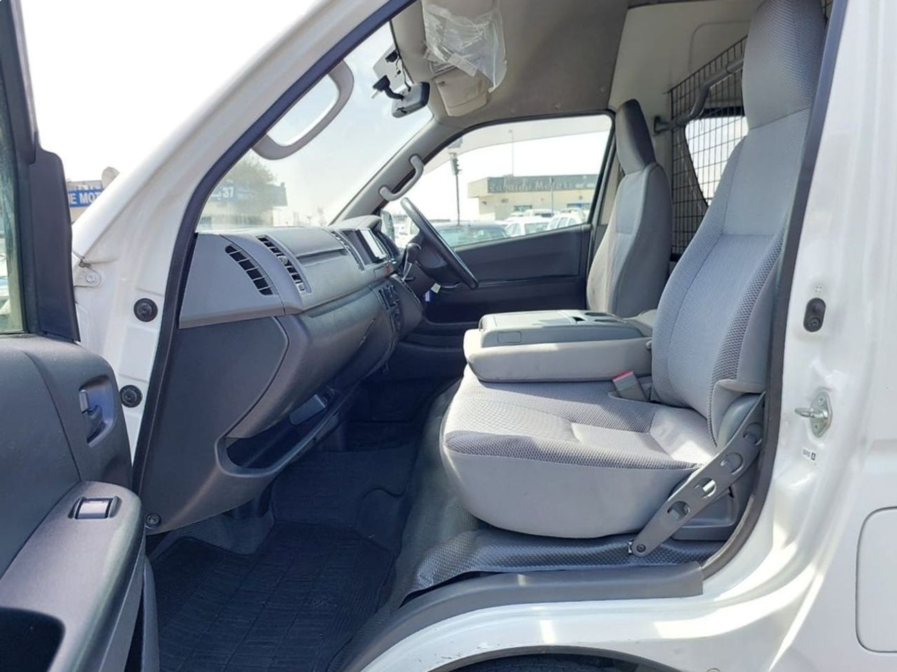 Toyota Hiace TOYOTA HIACE VAN RHD 2010 MODEL 3.0 L DIESEL AUTOMATIC(PM06521)