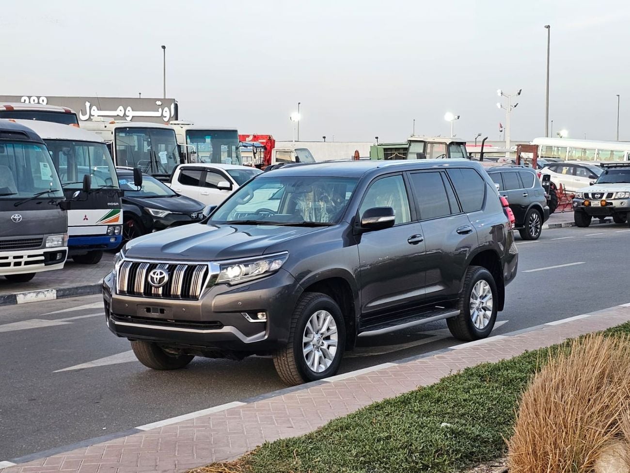 Toyota Prado VX 2.8L LHD V4 Diesel engine Grey Color Automatic transmission 4WD 7 Seater 5 Doors