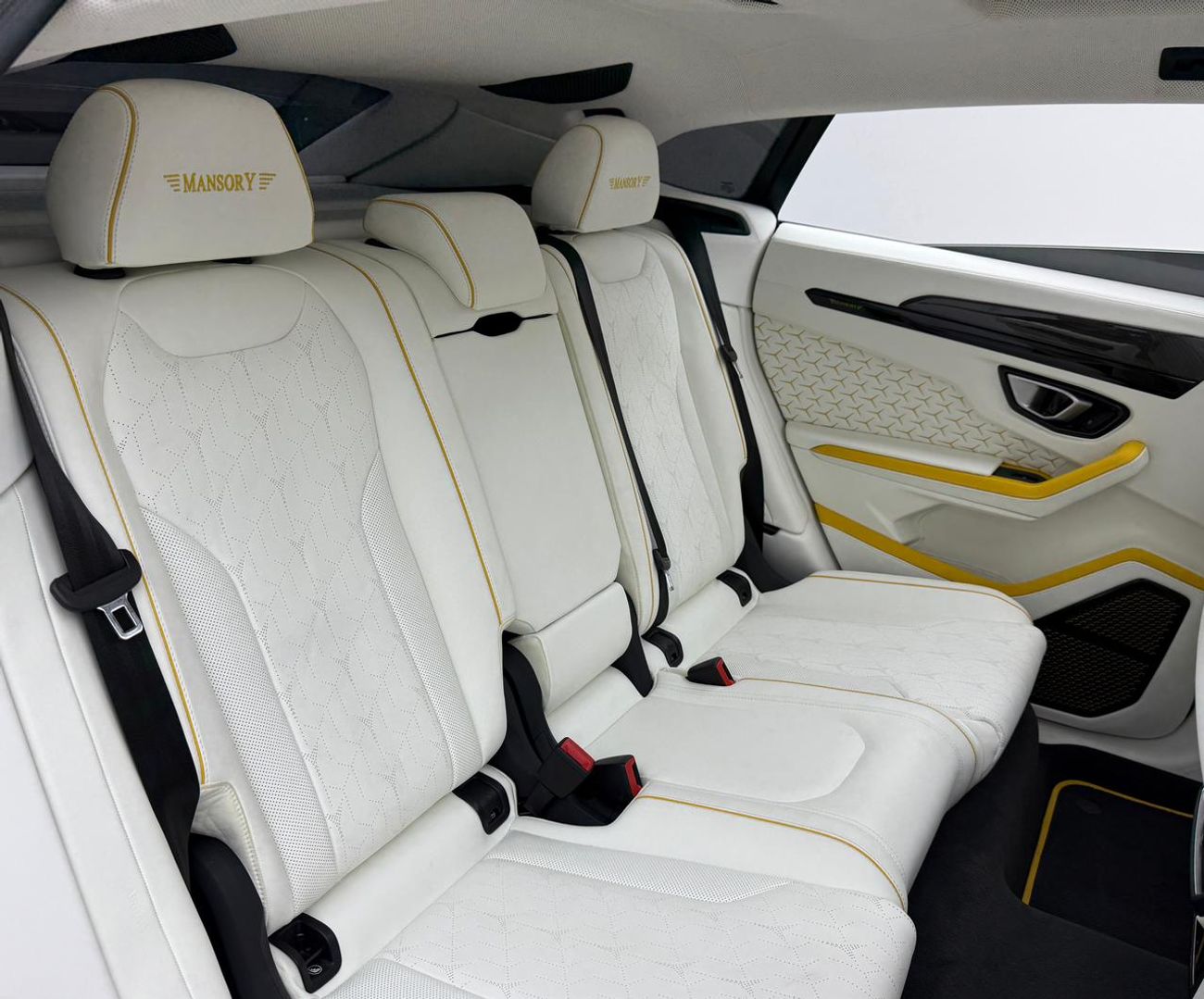 لامبورغيني اوروس STD 4.0T V8 2020 Lamborghini Urus Mansory Kit ,Warranty ,Service History ,Excellent Condition ,CANAD