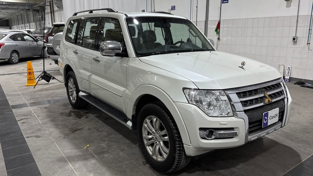 ميتسوبيشي باجيرو 2018 GLS HIGHLINE | AED 1030/Month | 0 DP | 30 Day Return | Warranty | Service History