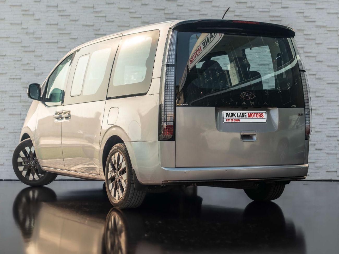 Hyundai Staria 3.5L Luxury (7 Seater)