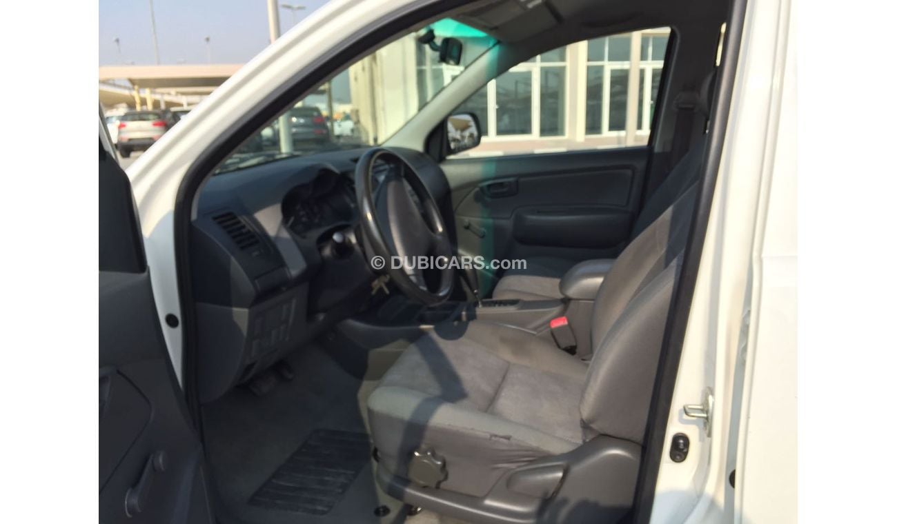 Toyota Hilux 4X2 AUTOMATIC