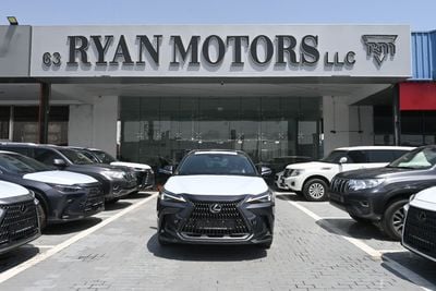 Lexus NX 350h Luxury 2.5L Hybrid AWD 2.5L Hybrid AWD, Color Sonic Chrome
