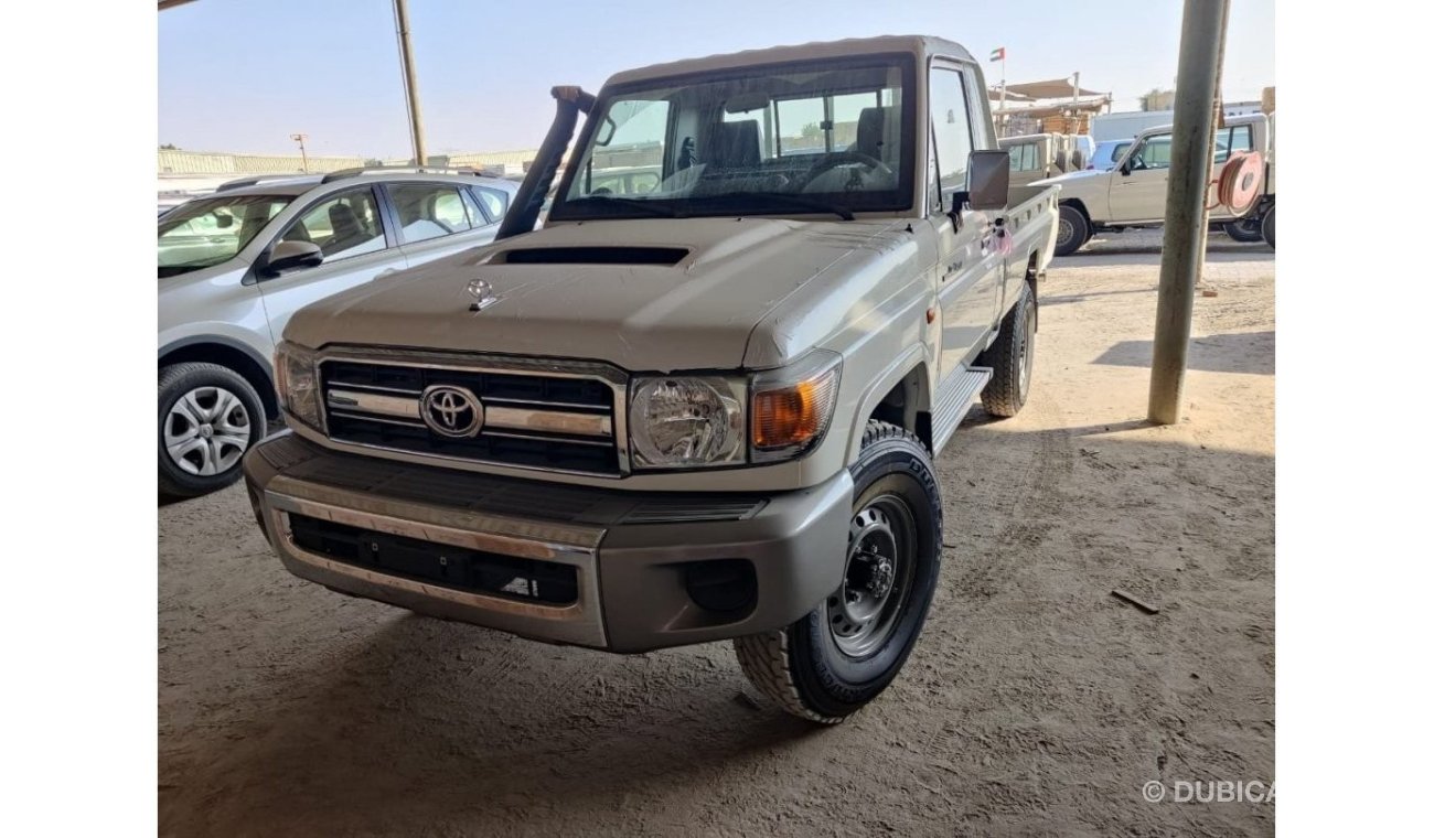 تويوتا لاند كروزر بيك آب 79 SC 4.5L V8 TURBODIESEL MT