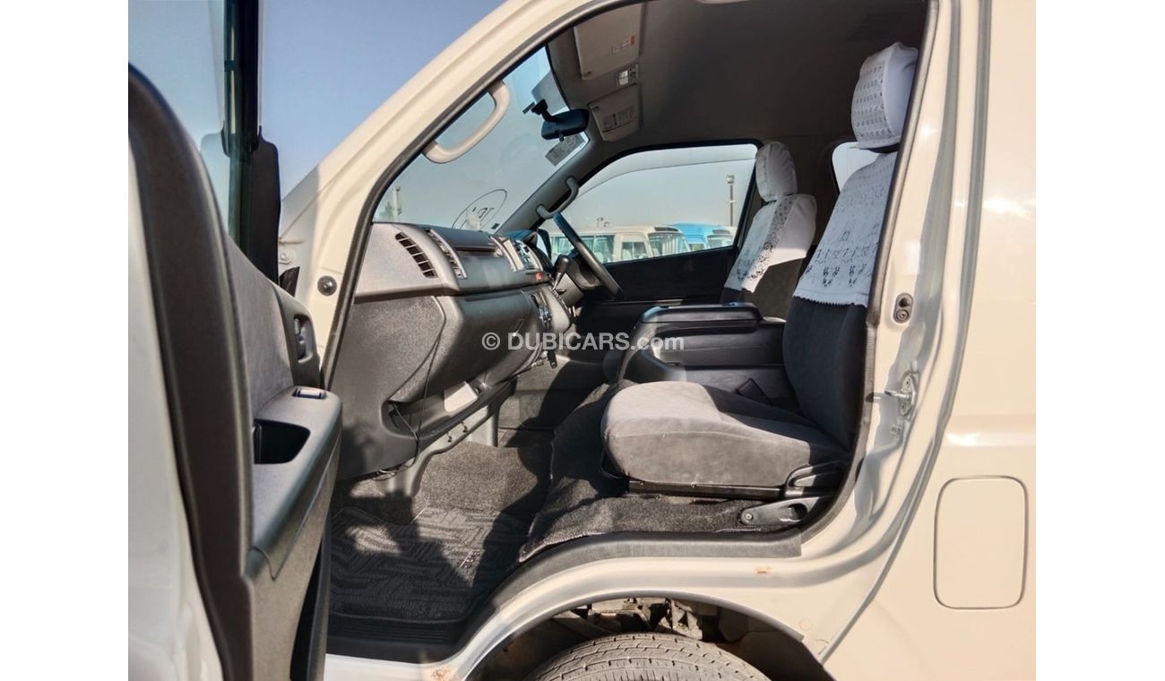 Toyota Hiace TOYOTA HIACE COMMUTER VAN RIGHT HAND DRIVE(PM05477)