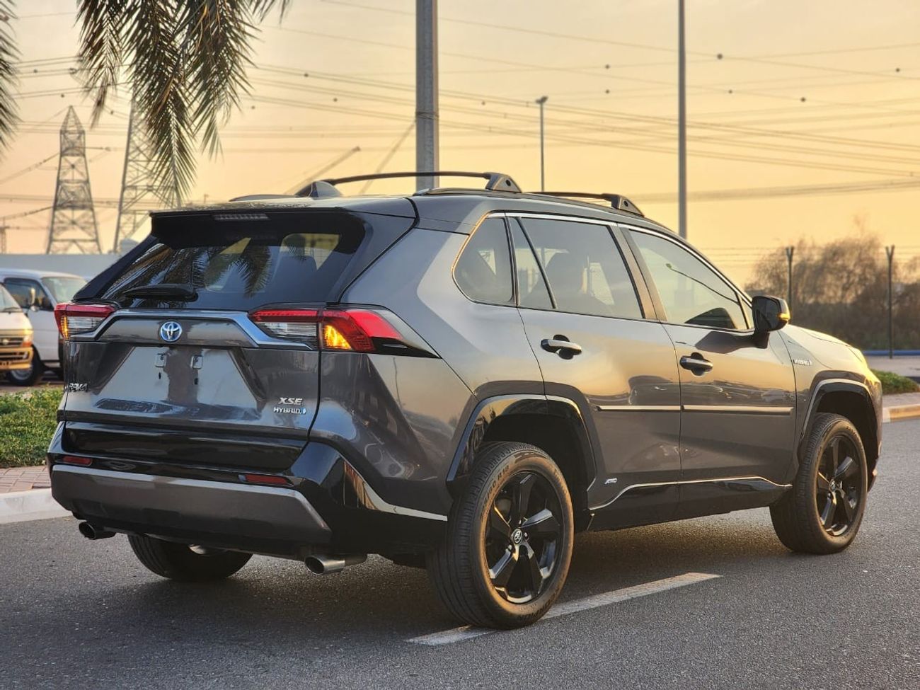 Toyota RAV4 XLE RAV4 XSE HYBRID FULL OPTION