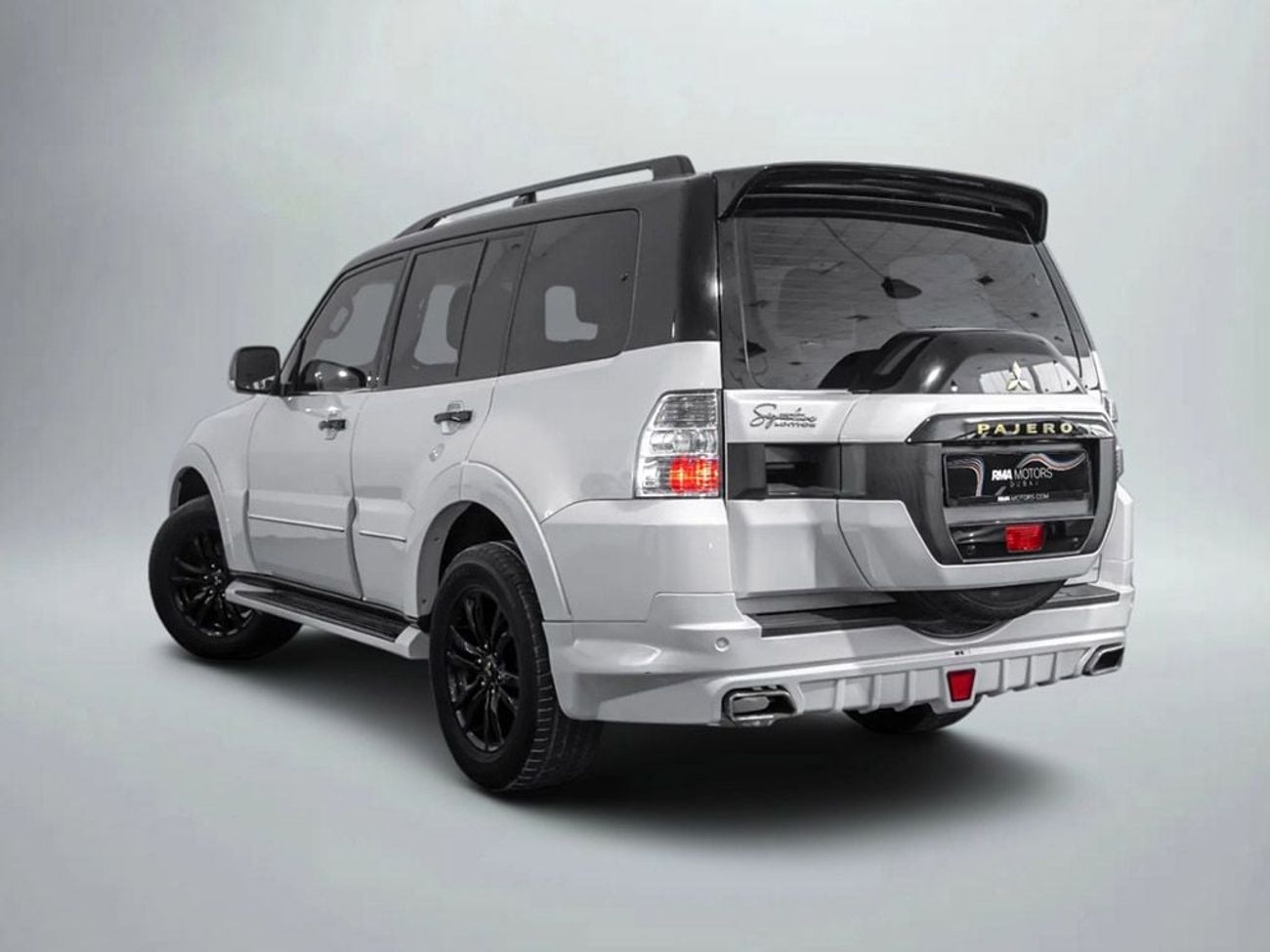 ميتسوبيشي باجيرو Signature Edition 3.8L V6