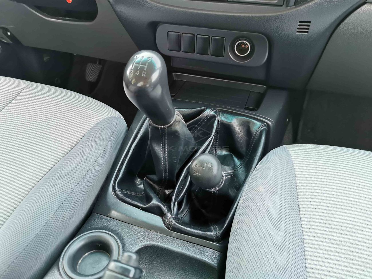 Mitsubishi L200 2.4L 4CY Petrol, 16" Rims, Fabric Seats, 4WD, Power Steering, Xenon Headlights, Radio (LOT # 9217)