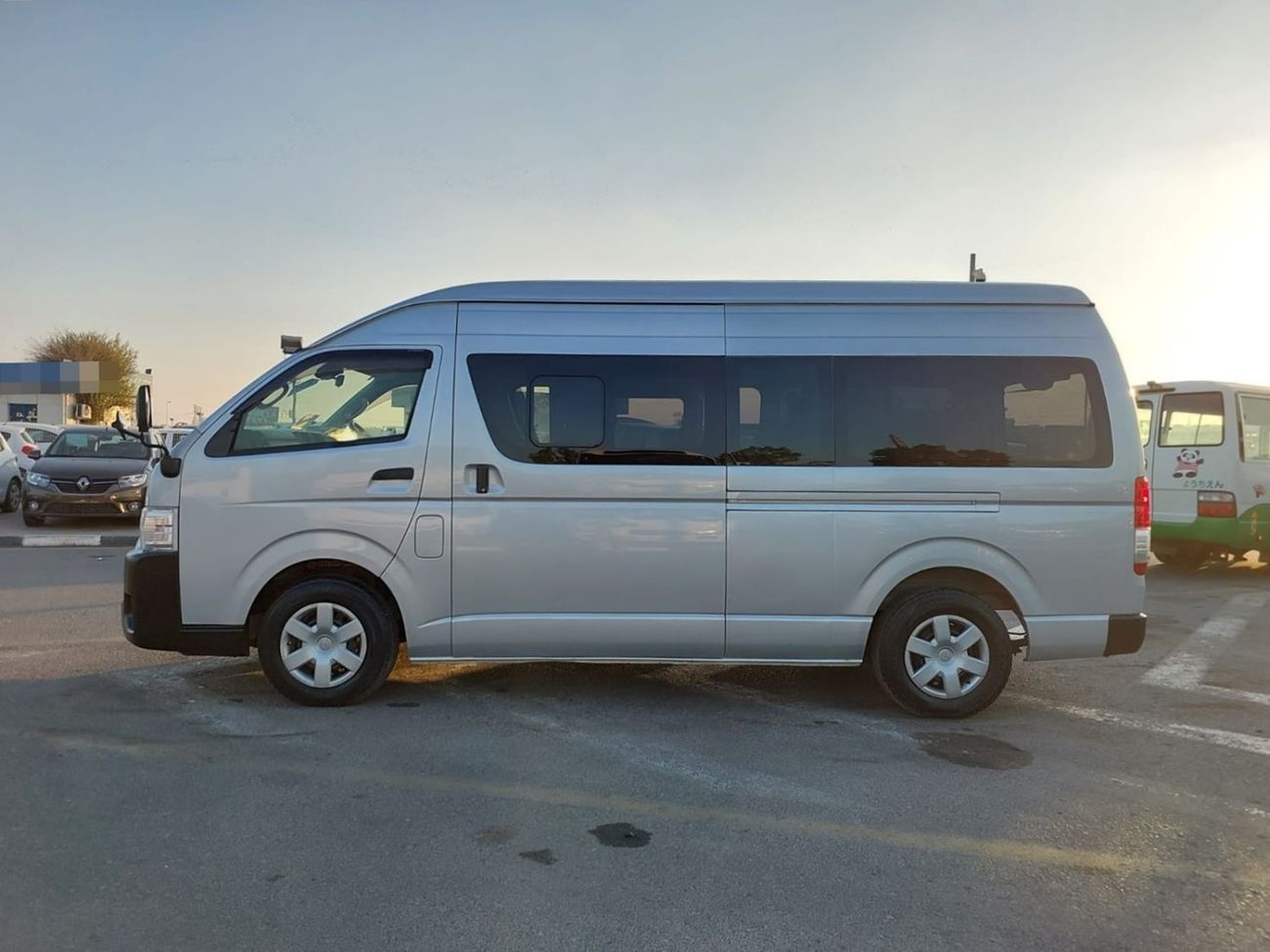 Toyota Hiace TOYOTA HIACE VAN RHD 2023 MODEL 2.8 L DIESEL AUTOMATIC(PM003751)