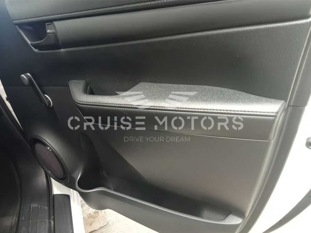 Toyota Hilux Double Cabin J - Manual - 2.4 L - diesel - SUV - 4x4 - 5 Seats - 4 Door