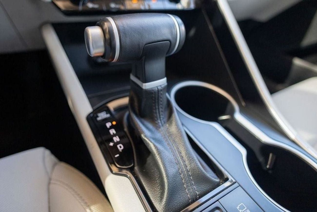 Kia K5 2.0L LX Kia K5 2023 GCC under Agency Warranty with Flexible Down-Payment.