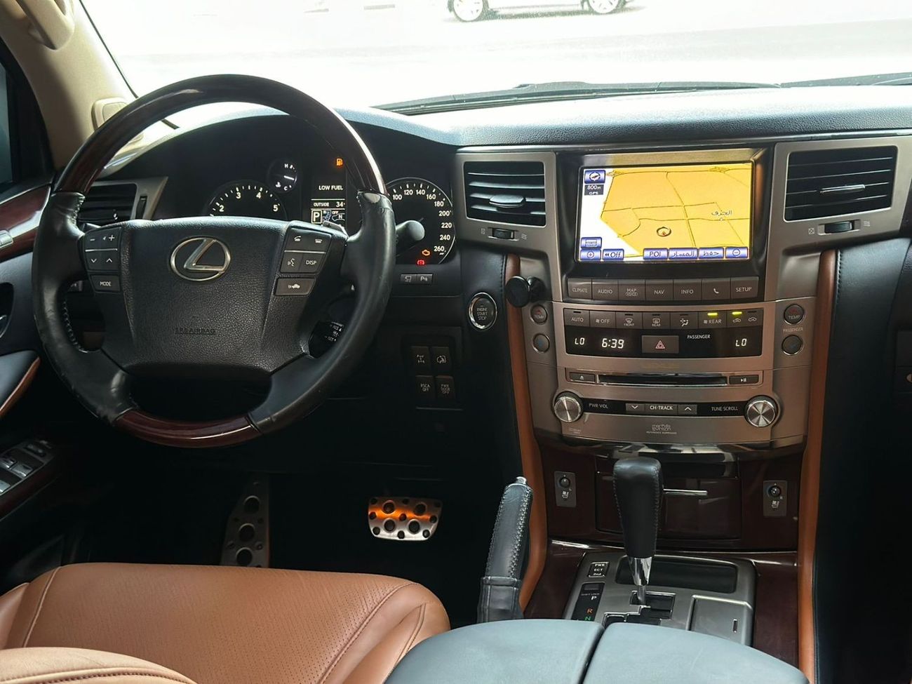 لكزس LX 570 تيتانيوم بلس