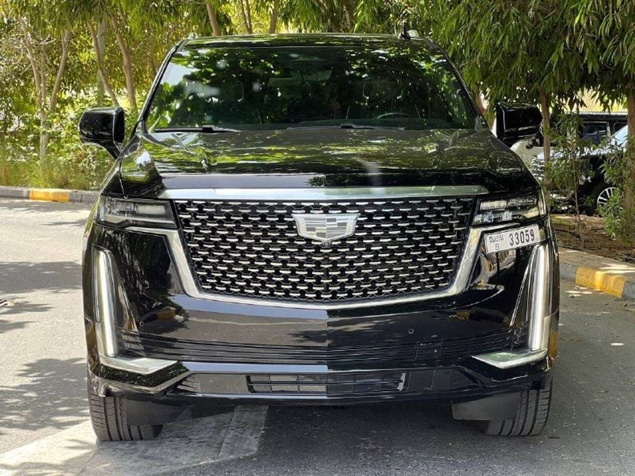 Cadillac Escalade Luxury 6.2L LUXURY PLATINUM 6.2L V8 PTR A/T // 2022 // FULL OPTION WITH RADAR , 360 CAMERA , HEADUP